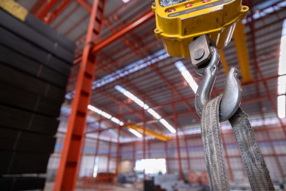 Crochet de palan dans une usine