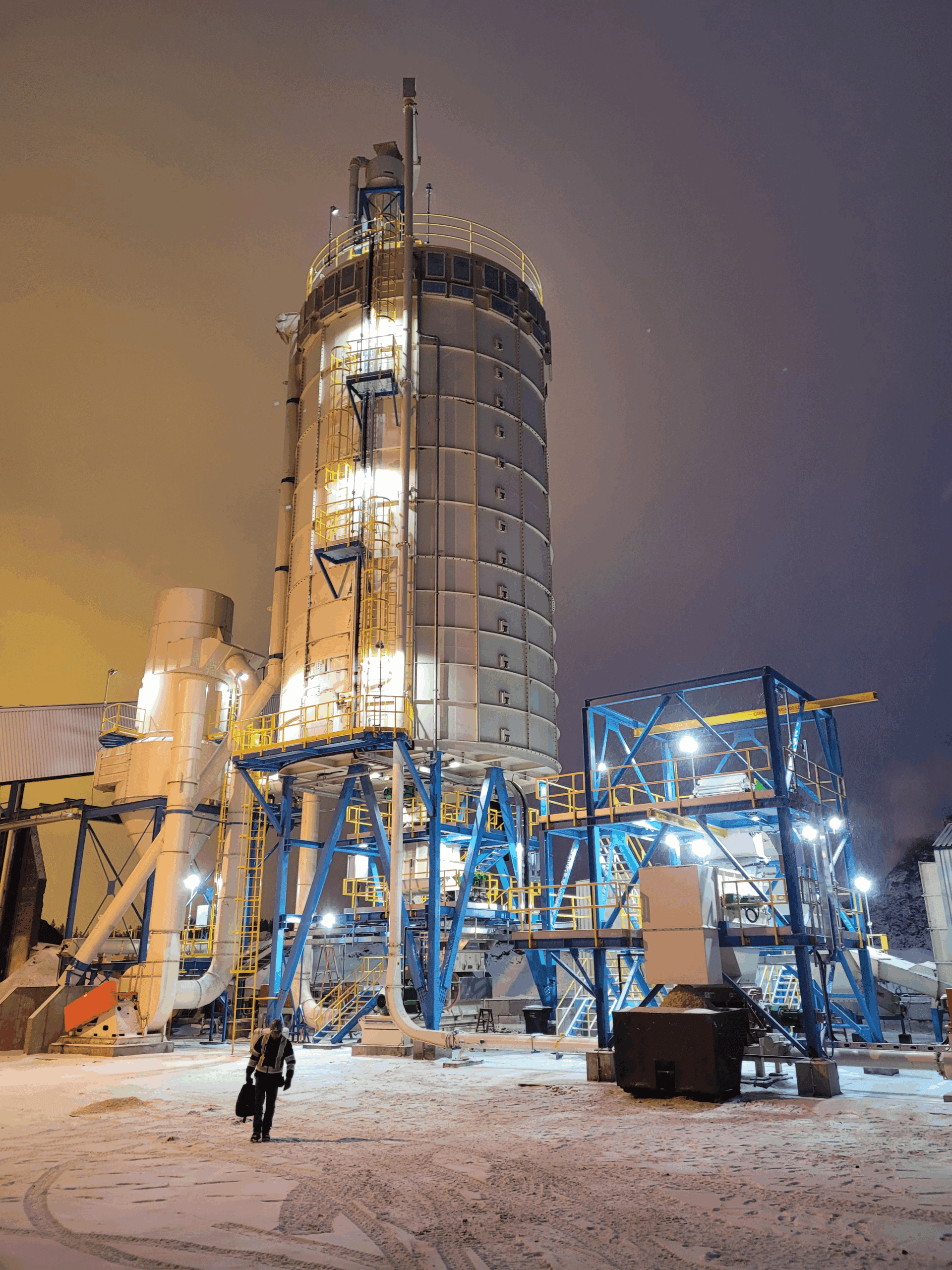 Silo sur structure d'acier