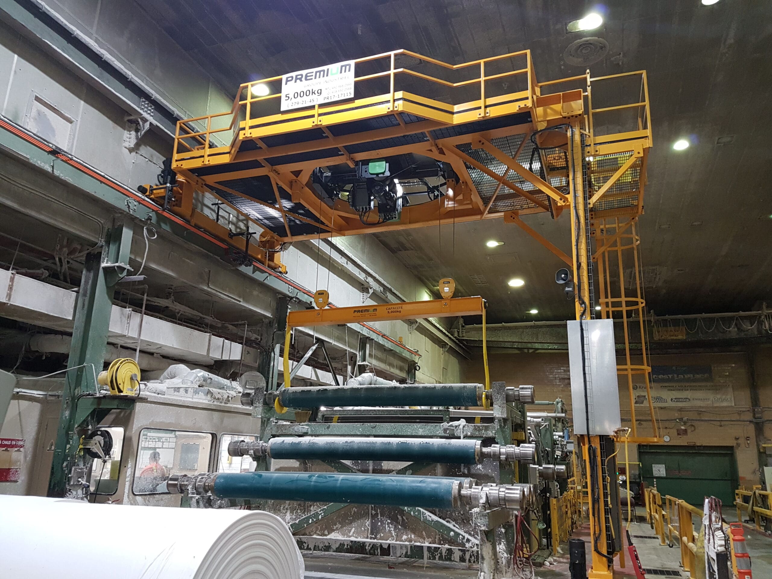 Semi-Gantry avec chariot rotatif 360° dans une usine d'ingénierie